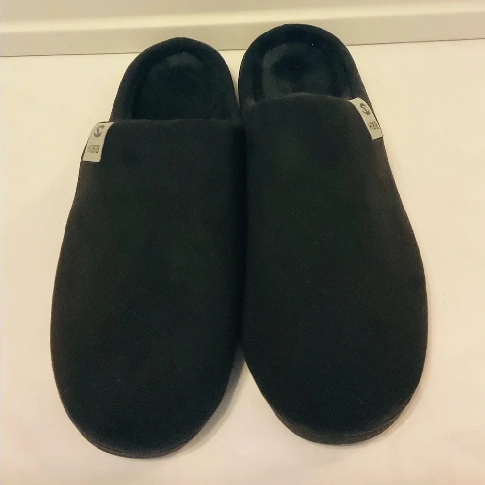 Black velour slippers L
